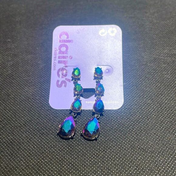 Claire’s dangly earrings - Picture 1 of 4